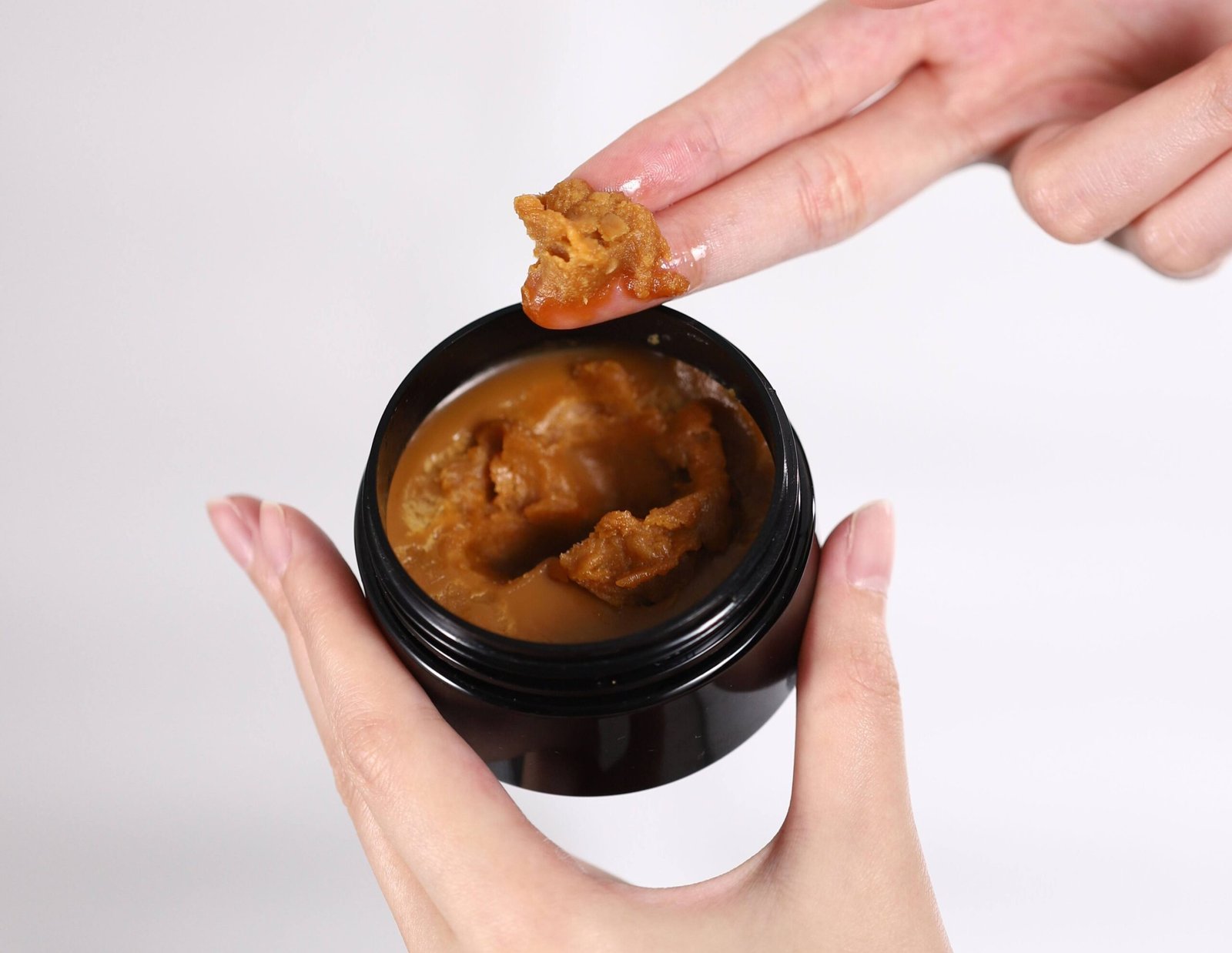 what does batana oil smell like